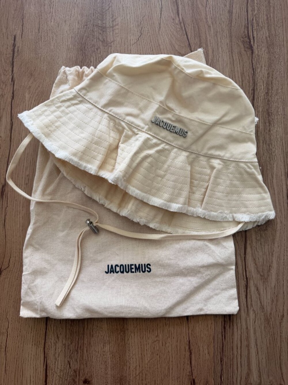 Jacquemus Le Bob Artichaut Bucket Hat – Off-White